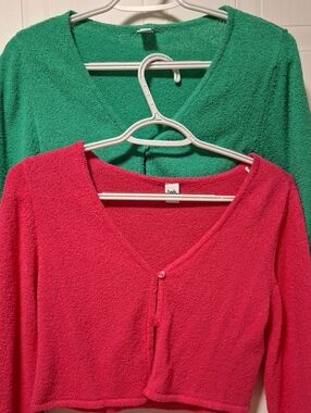 twik Pink Cropped V-Neck Sweater Cardigan with Green Layer
